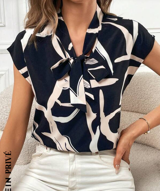 2 SHEIN Frenchy Camiseta con encaje en contraste de manga murciélago